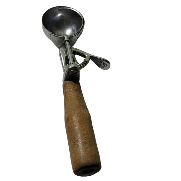 Vintage wood handled SHORE CRAFT Ice Cream Scoop Size 24 - Picture 2 of 4
